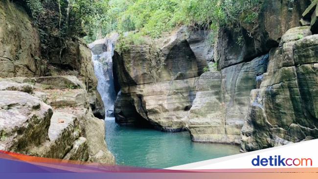 Labuan Bajo Air Terjun Cunca Wulang pemandangan alam dan kolam jernih