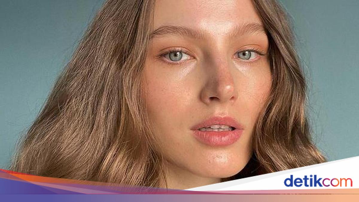 Daria Simonenko yalangoch fotosurat