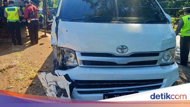 1 Family in Banyuwangi Killed by a Travel Car, Driver Claims to be Sleepy