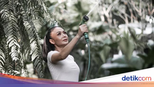 Rahasia Bahagia Yuni Shara: Rawat Tanaman, Jajan Cilok, dan Naik Berat Badan!