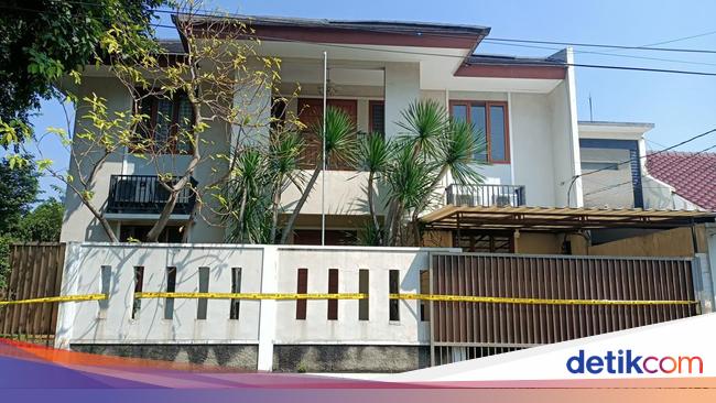 Garis Polisi Kelilingi Rumah Irjen Ferdy Sambo, Begini Suasananya