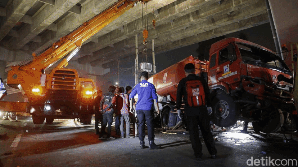 Ada Klakson 'Telolet' Di Sebab Kecelakaan Maut Truk Pertamina Di Cibubur