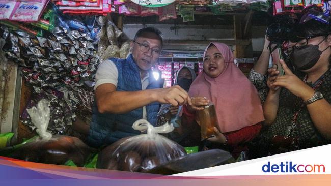 Saat Mendag Zulhas Traktir Emak Emak Migor Hingga Cabai