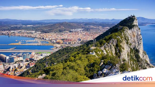 Gibraltar officially becomes a British city, but with 180 years of delay