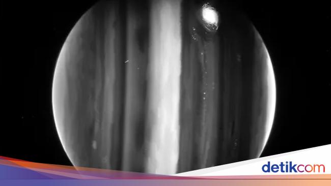 The James Webb Telescope Captures Images of Jupiter’s Bright Light