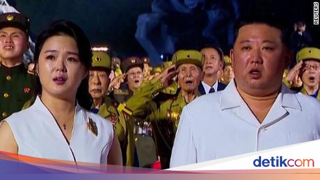 Kim Jong-Un’s Wife Crying in Public, What’s Up?