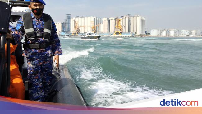 Waspada Banjir Rob Ancam Pesisir Surabaya Pasukan Polair Siaga