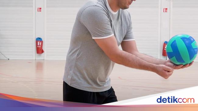 Service Voli Cara Melakukan Servis Bawah Bola Voli yang Benar