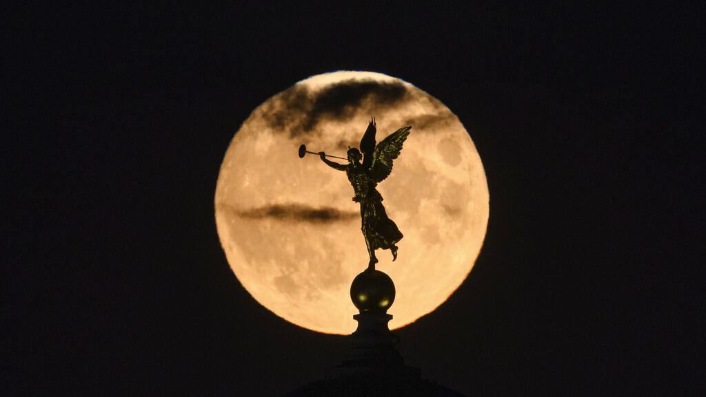 Tanggal 1 Agustus Memperingati Hari Apa? Ada Fenomena Supermoon