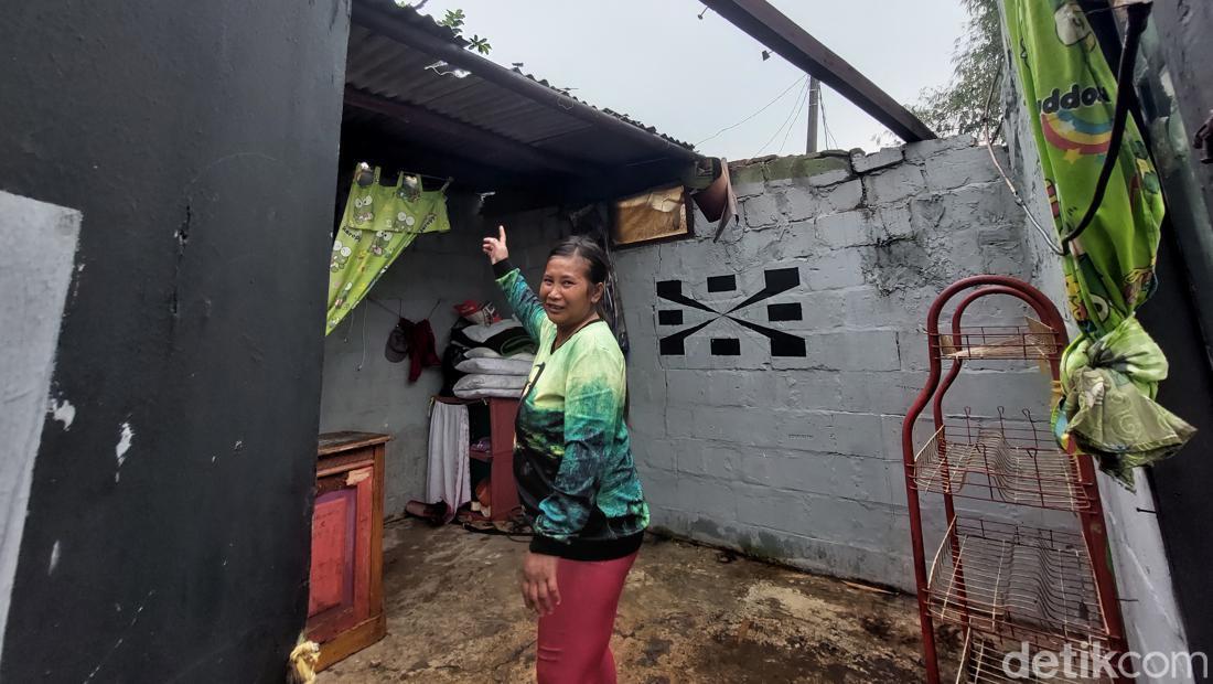 Kondisi Rumah Warga Bandung Rusak Disapu Angin Puting Beliung