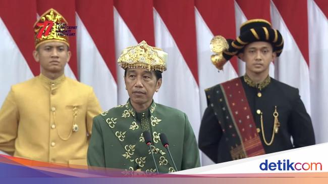 Sosok 2 Asisten Ajudan Berbaju Adat yang Dampingi Jokowi di Sidang Tahunan