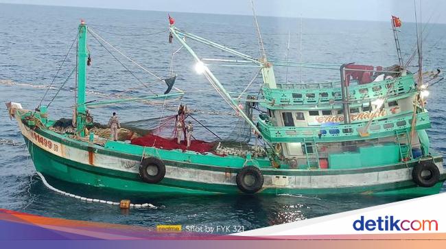 potret-bakamla-tangkap-kapal-vietnam-curi-ikan-di-natuna