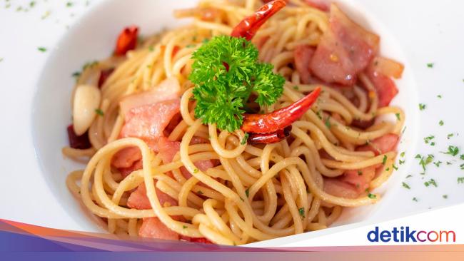 3 Resep Spaghetti Aglio Olio dengan Aneka Topping Lezat