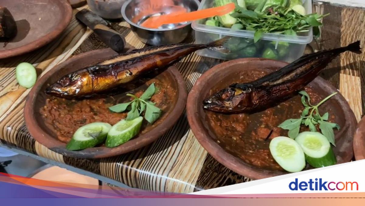 Harum Sedap! Ikan Pari hingga Manyung Asap di Desa Sumurgayam