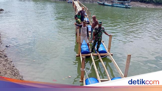 Jembatan Gantung Putus Di Polewali Bone Diperbaiki Darurat Tni Dan Warga 