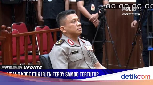 Baju dinas Irjen Ferdy Sambo