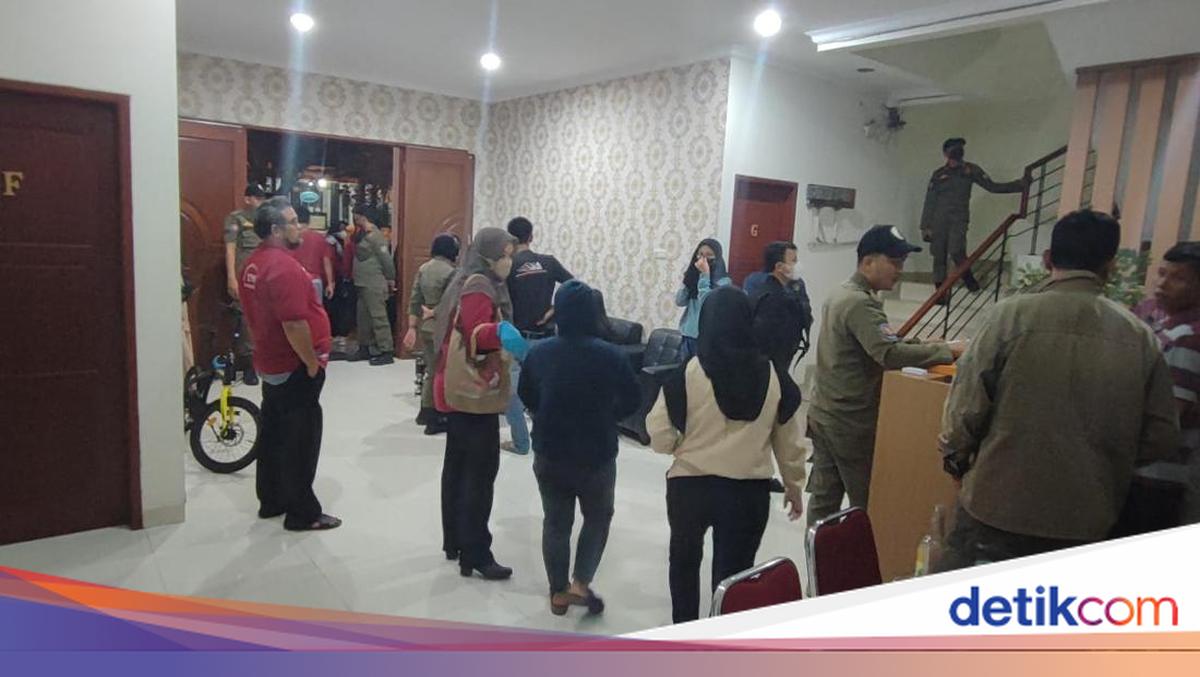 Api Razia Razia Hotel-Kos Terkait Prostitusi di Tangsel, 40 Orang Ditangkap!