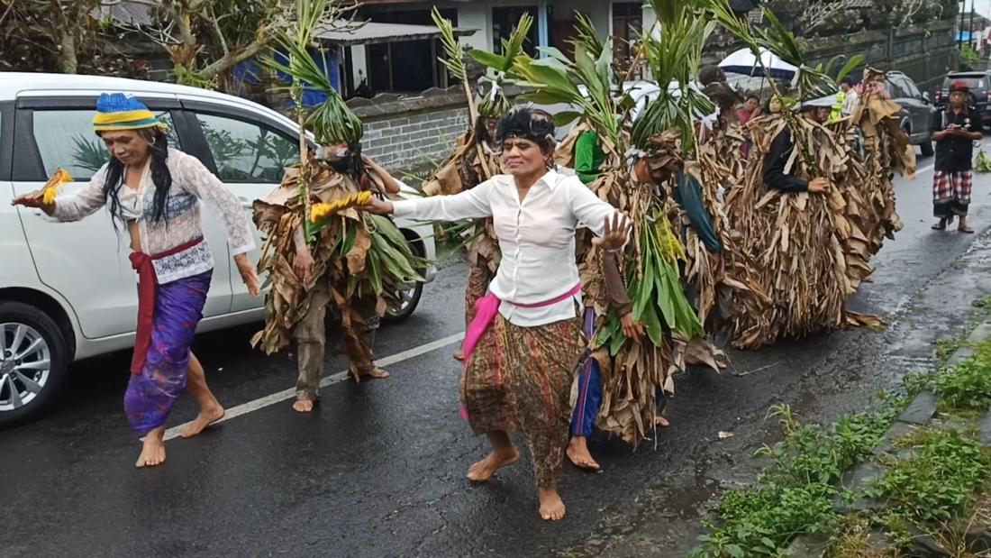 Mengenal Tari Baris Gede Bali: Sejarah Dan Gerakan