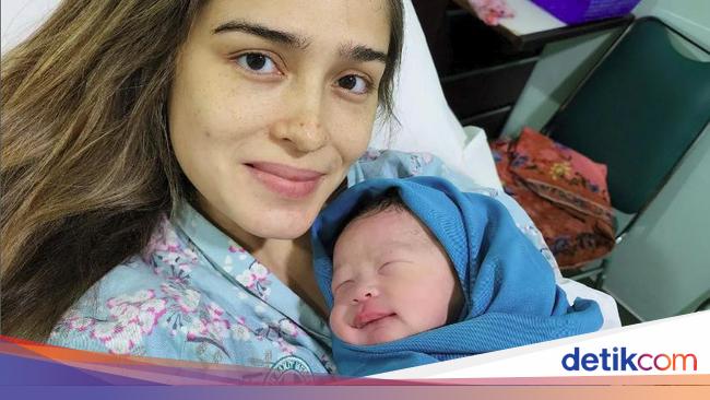 Yasmine Wildblood gives delivery to a baby, Abi Yapto: Soerjosoemarno’s successor