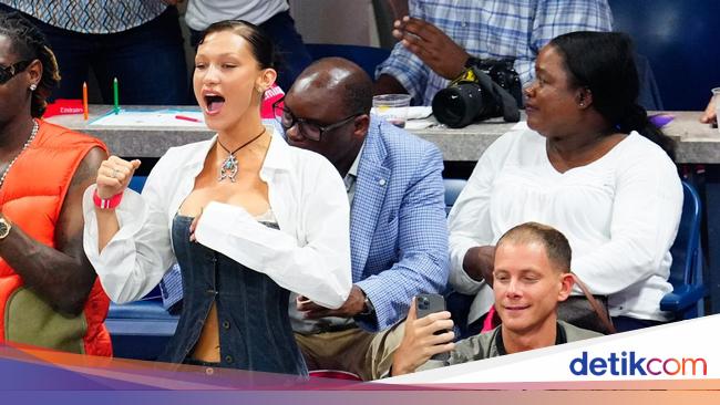 Bella Hadid Nonton US Open 2022 Bareng Pacar, Korset Seksi Temani Gayanya