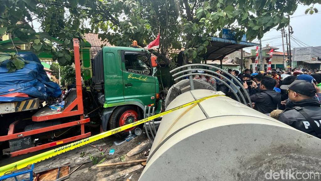 Kecelakaan Truk Maut Di Bekasi, Kenapa Sampai Bisa Bikin Roboh Tiang BTS?