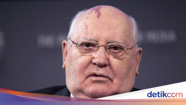 Mikhail Gorbachev dies, Putin presents condolences