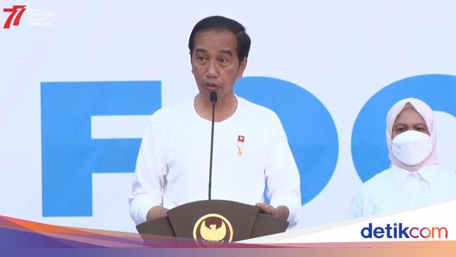 In inaugurating the Papua Football Academy, Jokowi tells Iriana supporters about Rully Nere