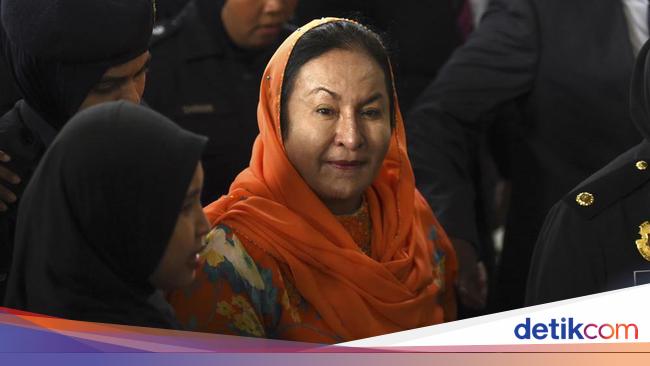 Convicted of corruption, Najib Razak’s spouse cries