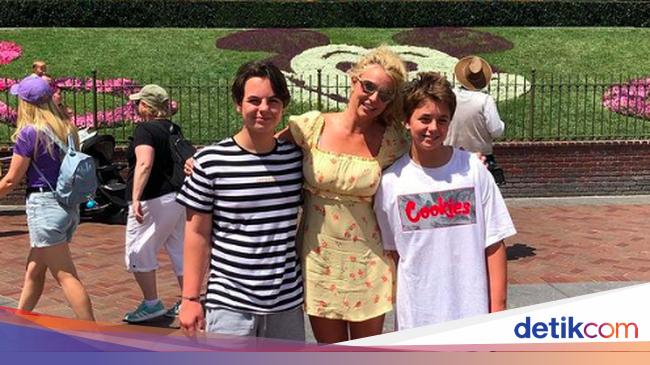 Britney Spears normally usually takes nude pics, her small children are lazy to satisfy