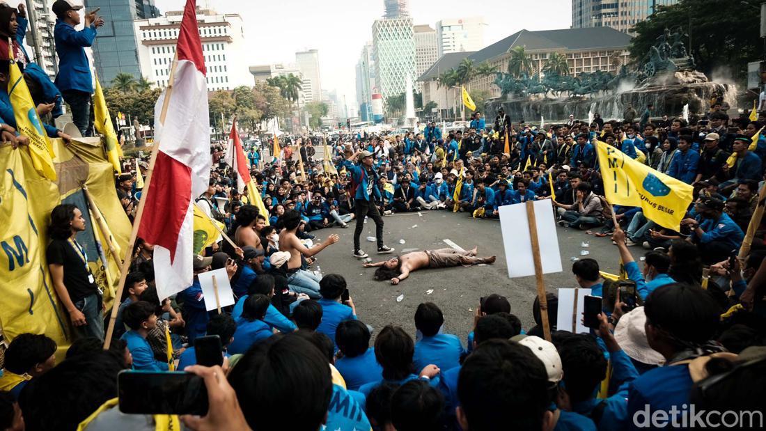 Foto-foto Ini Rekam Semangat Mahasiswa Di Jakarta Tolak Kenaikan BBM