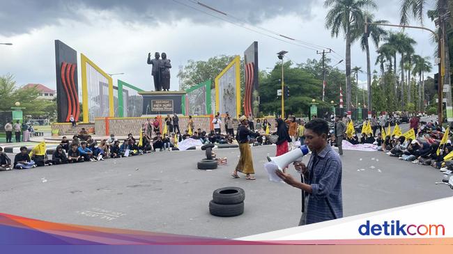 Demo BBM Parepare, Mahasiswa Teatrikal Suami-Istri Ribut karena Hidup Susah