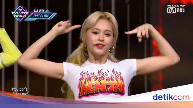 Foto: 8 Idol KPop Pakai Baju dengan Tulisan Kontroversial, Berbau Sensual