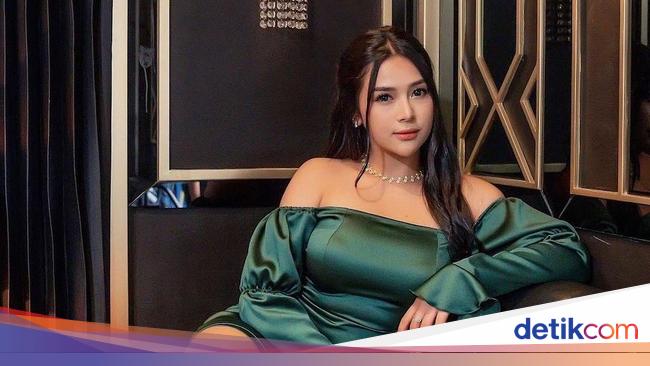 Potret Amelia NS yang Dicap Cuma Modal Seksi Padahal Berprestasi