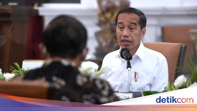 Jokowi listens to demonstrators’ aspirations against rising fuel prices