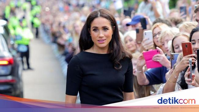 Meghan Markle ‘Striped Out’