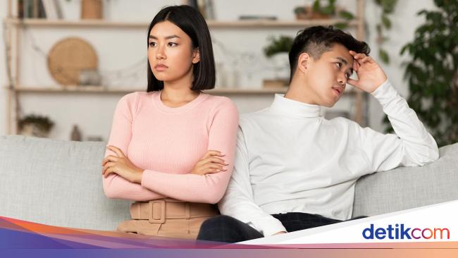 15 Tanda Suami Tak Peduli Perasaan Istri