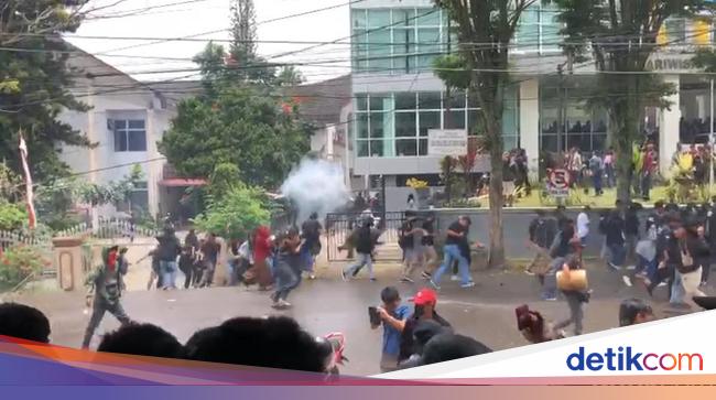 Demo Sidang Sengketa Lahan di Torut Ricuh, Massa Lempar Batu ke Polisi