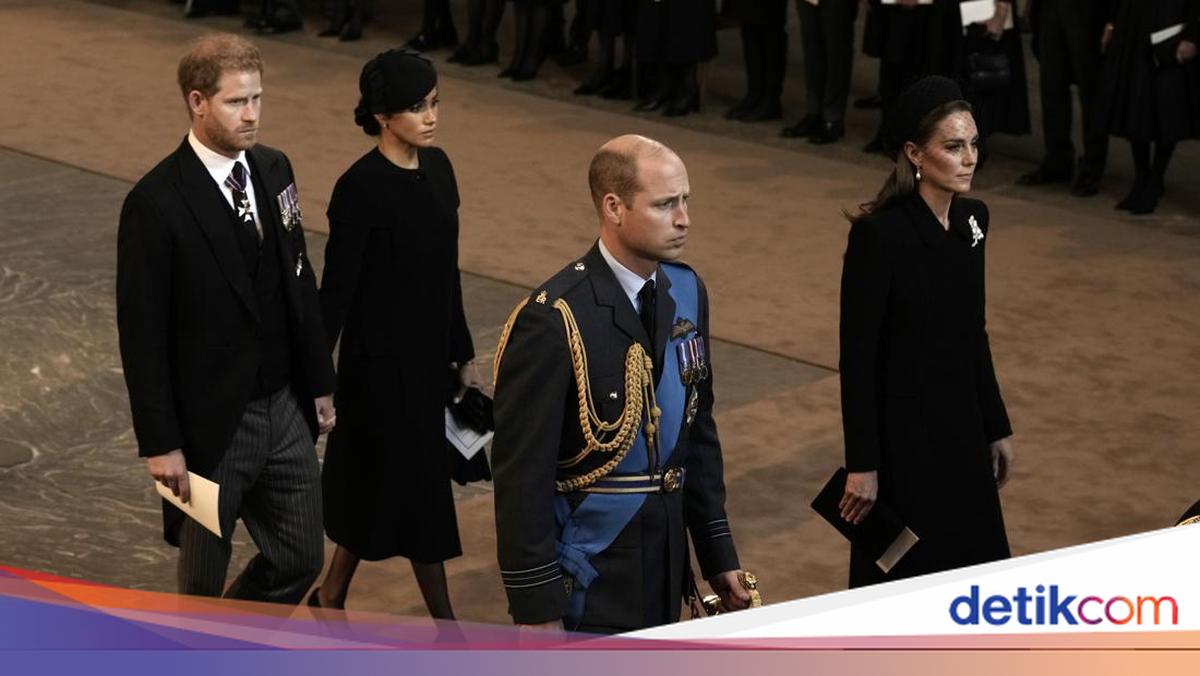 Pangeran William dan Harry Berjaga di Sekitar Peti Mati Ratu Elizabeth
