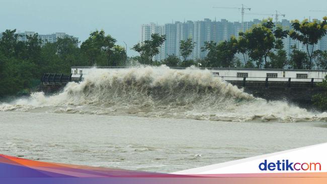 Waspadai Potensi Gelombang Setinggi 4 Meter Di Selatan Jabar