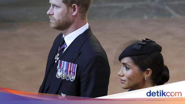 The controversy between Harry and Meghan is held by the hand during the procession of Queen Elizabeth II