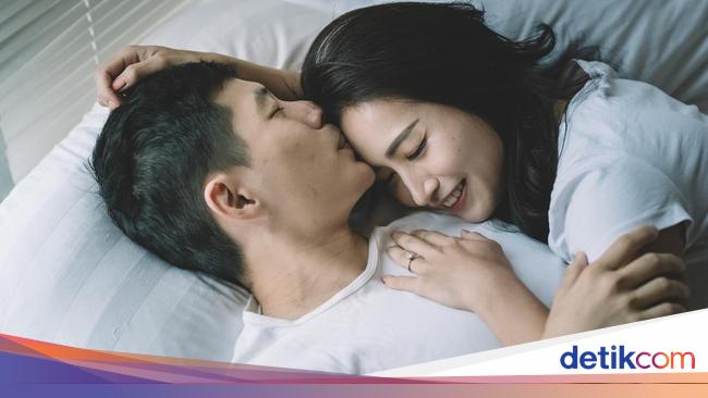 Kapan Sih Waktu Terbaik Bercinta buat Pasutri? Pakar Seks Bilang Gini