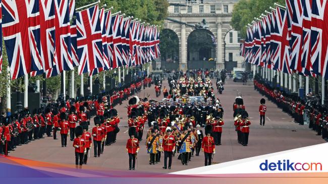 The funeral procession of Queen Elizabeth II at Windsor Castle