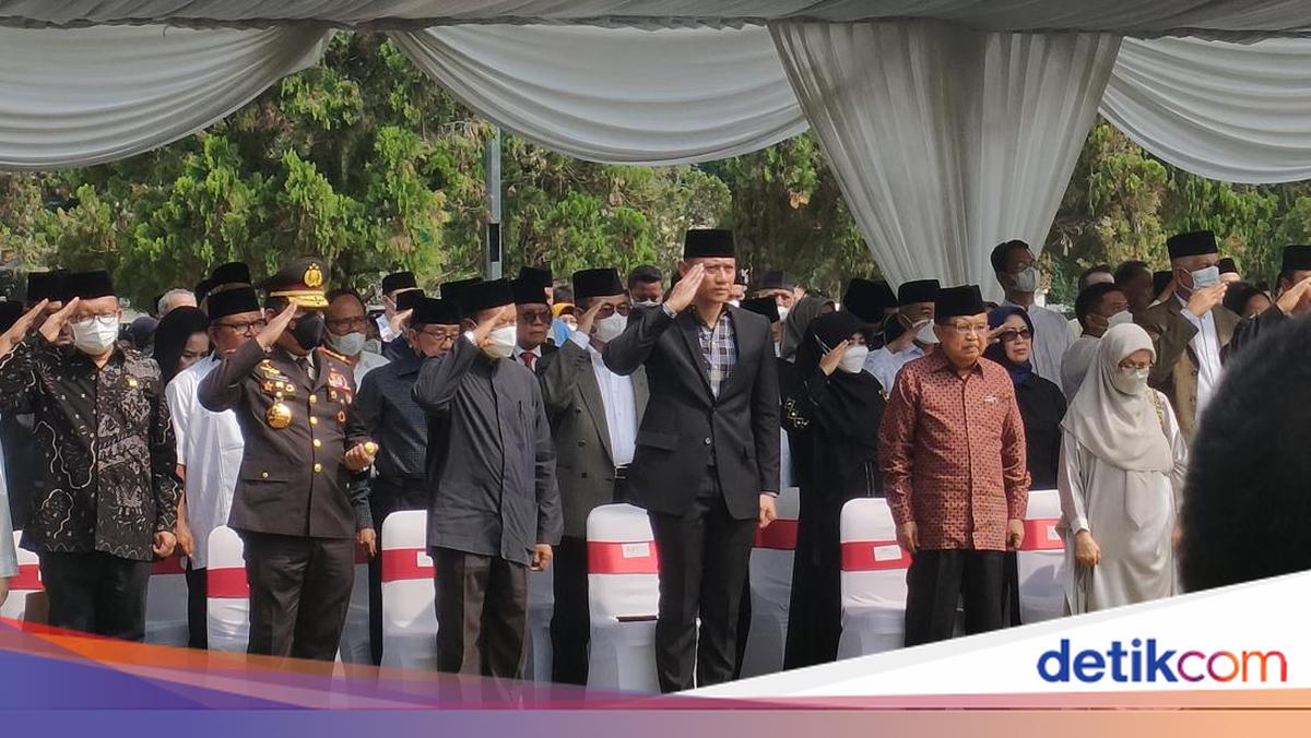 Kapolri hingga JK Beri Penghormatan Terakhir di Pemakaman Azyumardi Azra