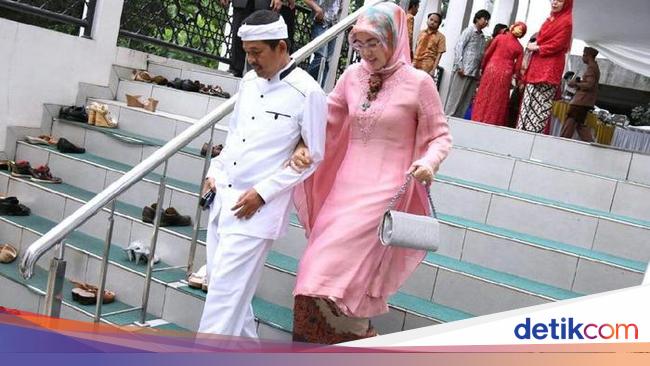 The Big Dipper of the house of Dedi Mulyadi-Anne Ratna broke down