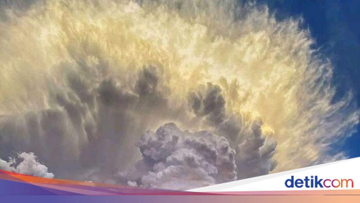Foto Badai yang Menakutkan Sekaligus Menakjubkan