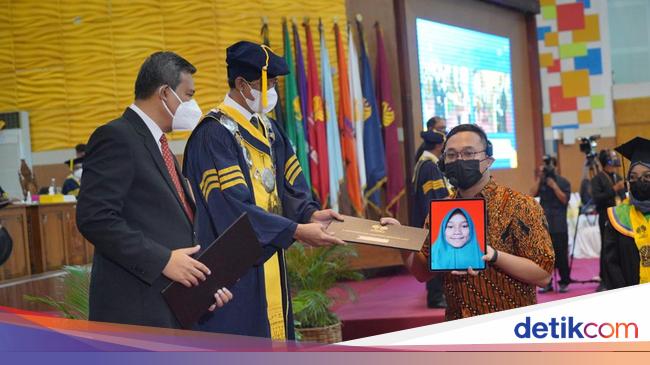 Tewas Kecelakaan Usai Sidang Skripsi Mahasiswi Unnes Wisuda Diwakili Foto