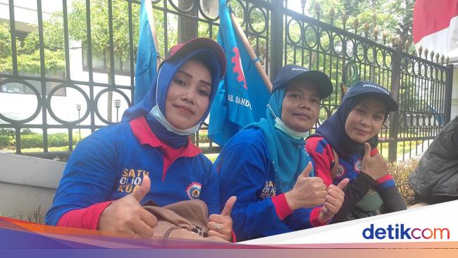 Cerita Buruh Perempuan Hadapi Ekonomi Sulit di Tengah Harga BBM Naik