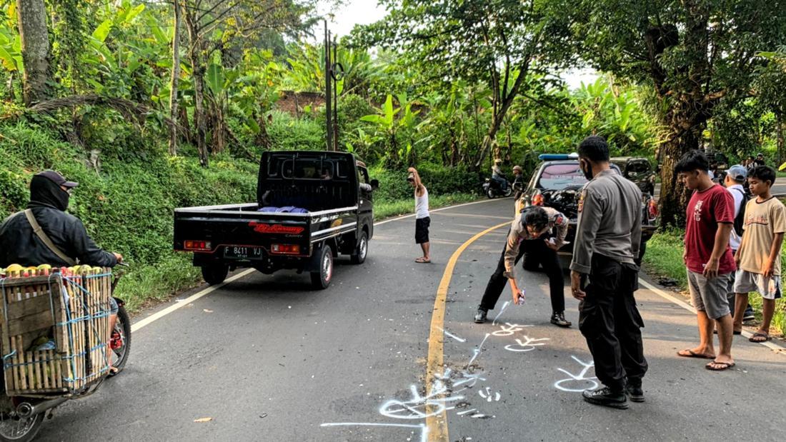 Tabrak Truk Saat Berboncengan Tiga, Remaja Di Sukabumi Tewas!