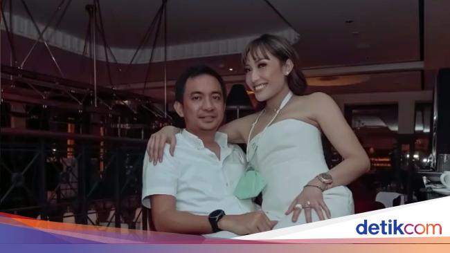 Dulu Ekspresi Regi Datau Selalu Datar Ayu Dewi Sekarang Banyak Senyum Kok