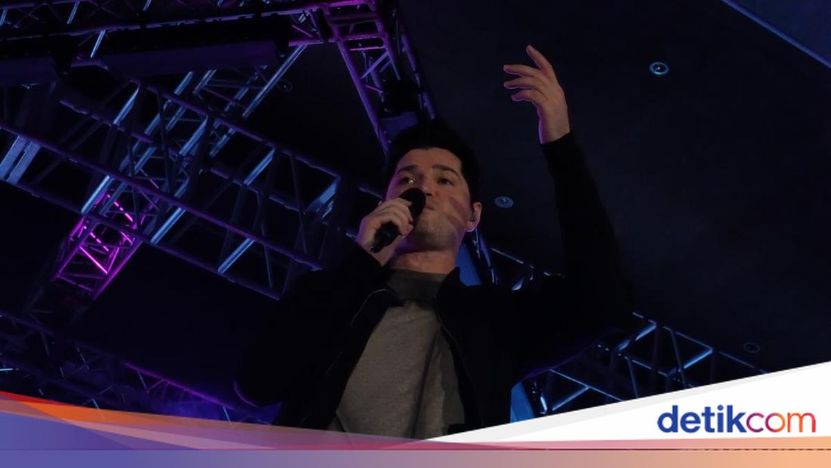 De Tur Script Glen Power Absen dari Tur The Script di Asia dan Australia